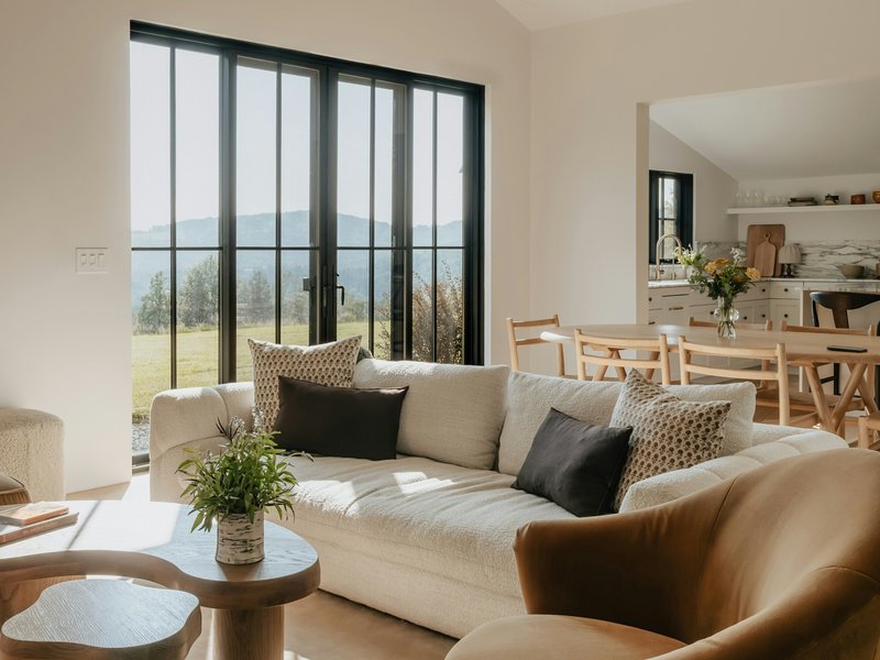 clay-banks-KjkZqlBayFc-unsplash